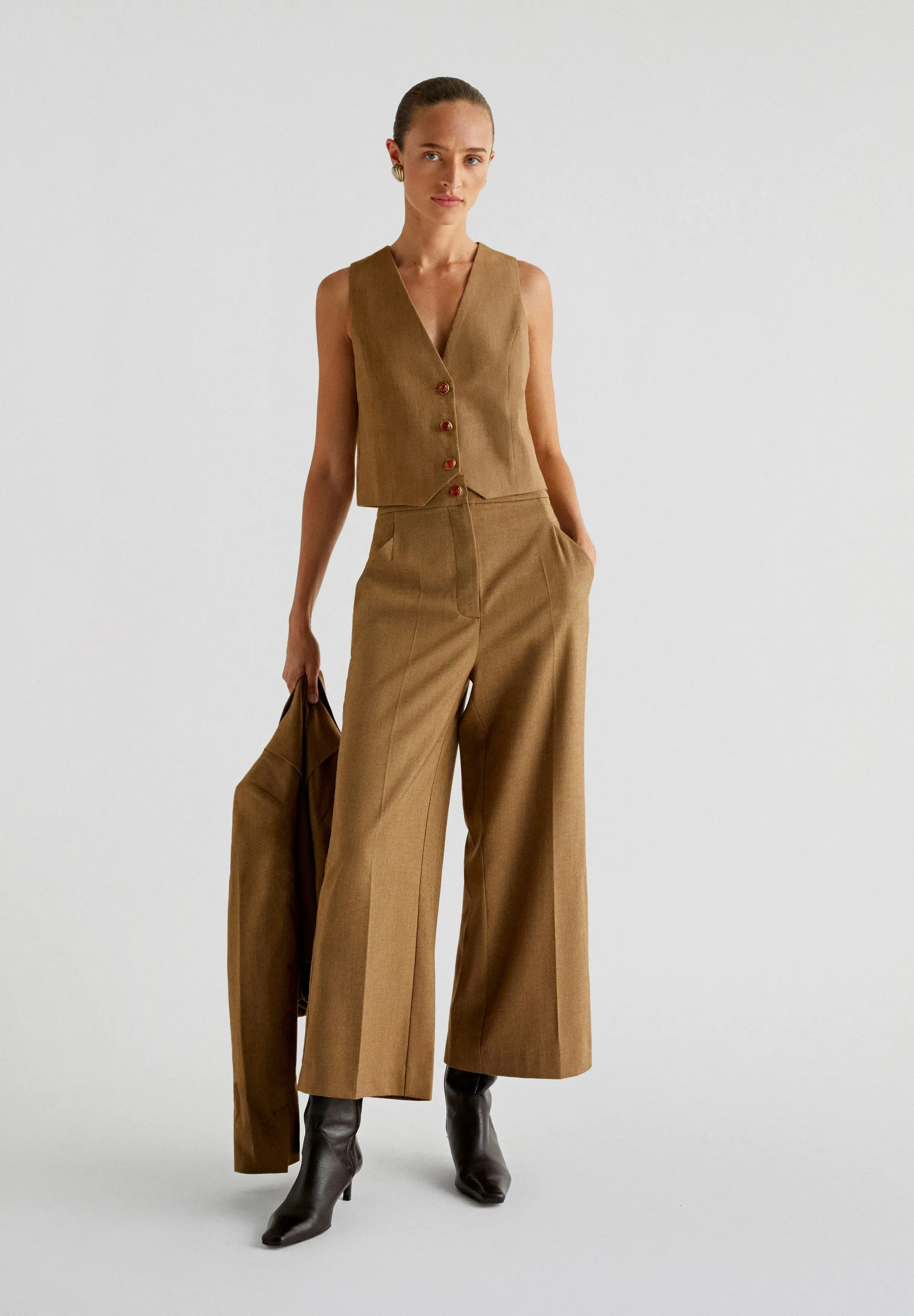 CALÇAS CULOTTES COM PINÇAS