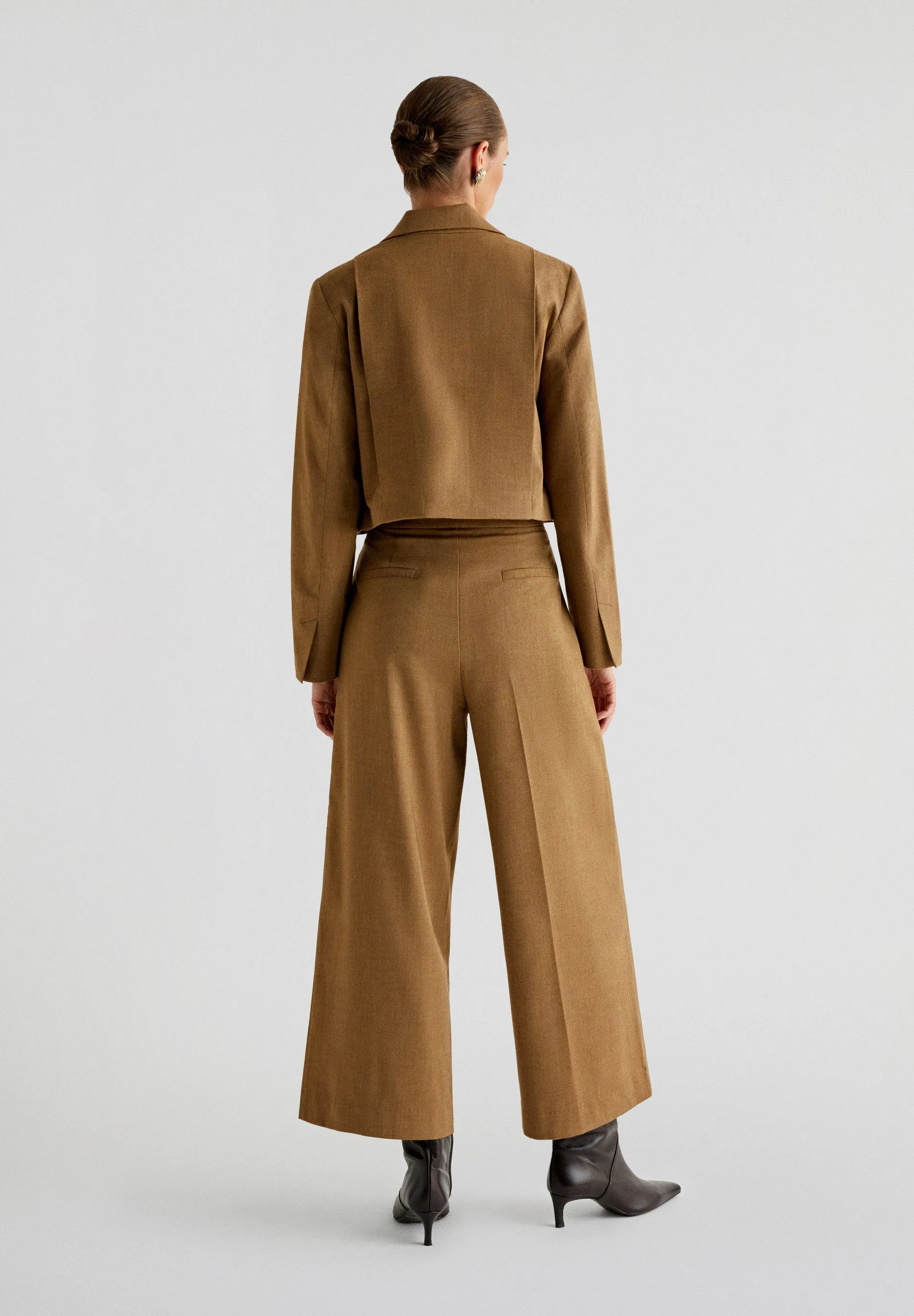 CALÇAS CULOTTES COM PINÇAS