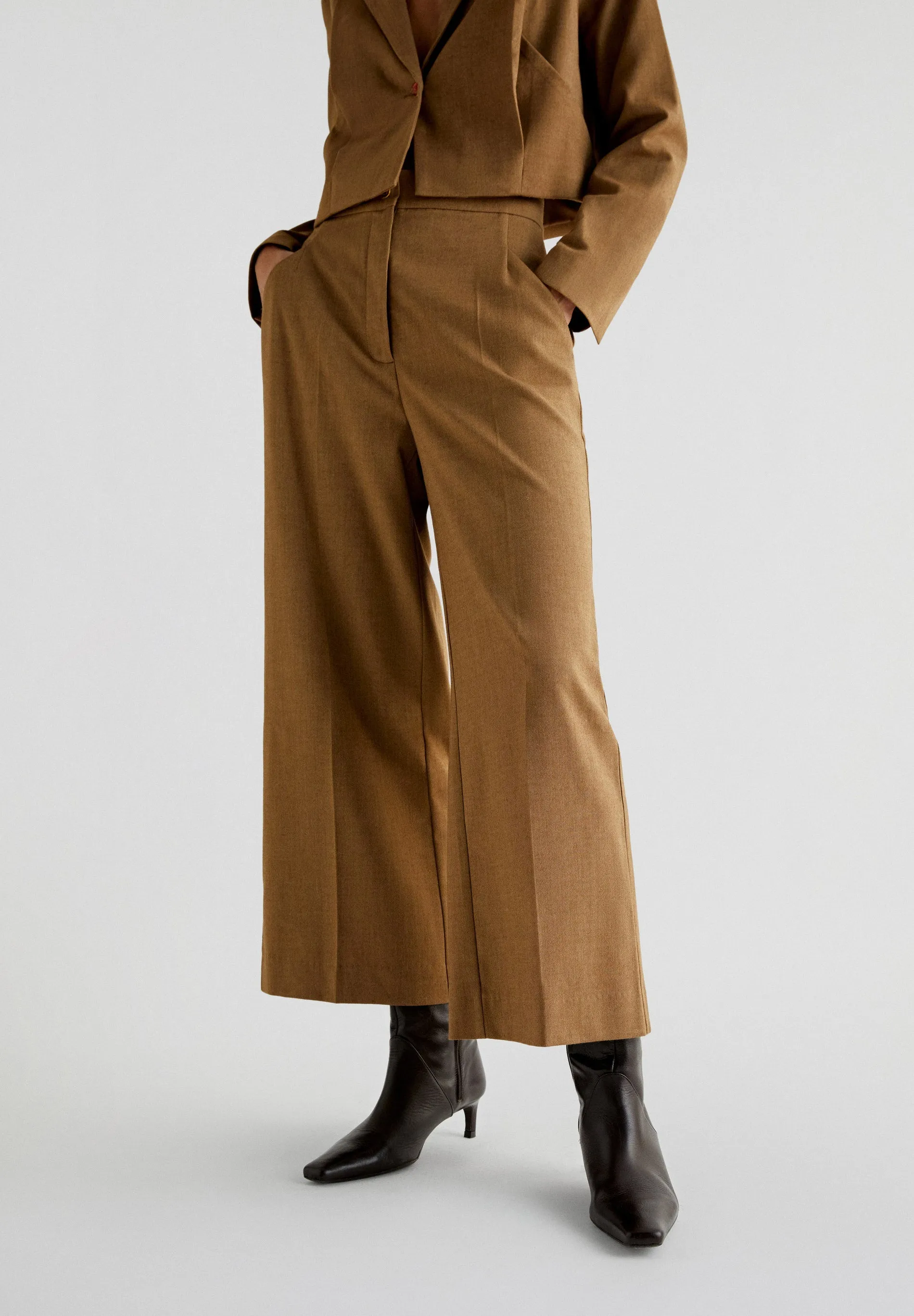 CALÇAS CULOTTES COM PINÇAS