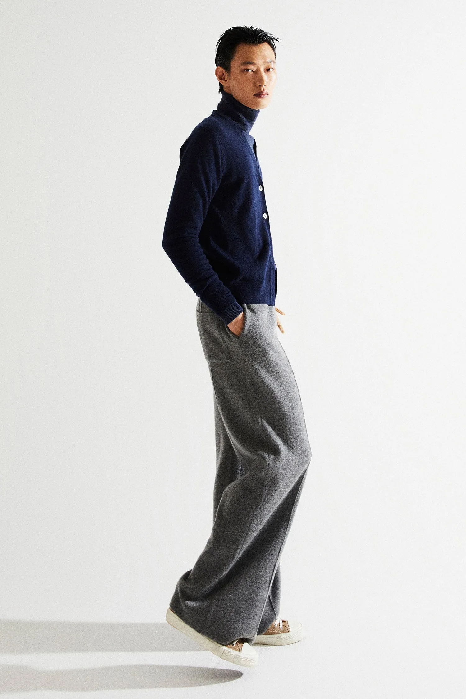 Men Essential V-neck Cardigan