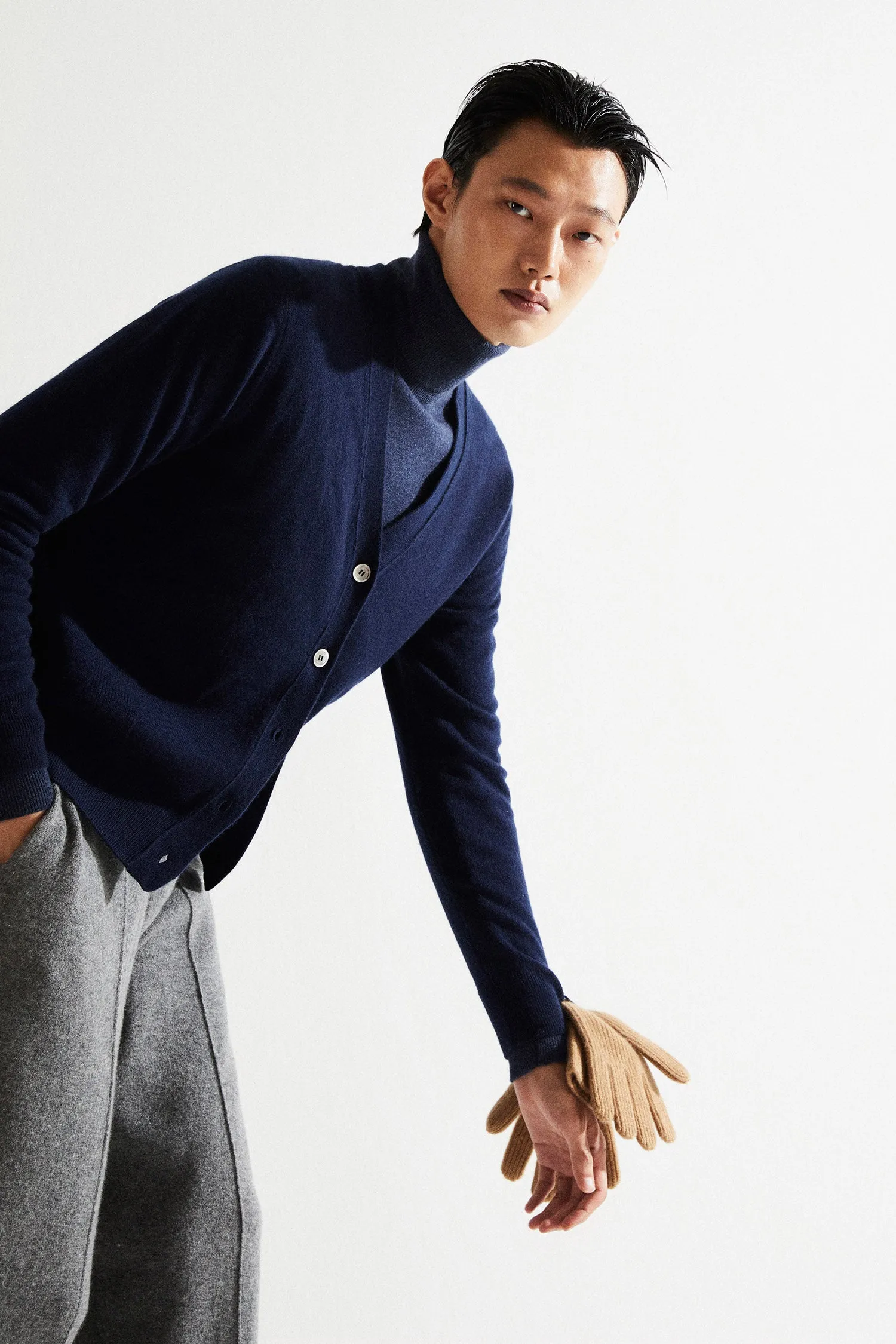 Men Essential V-neck Cardigan