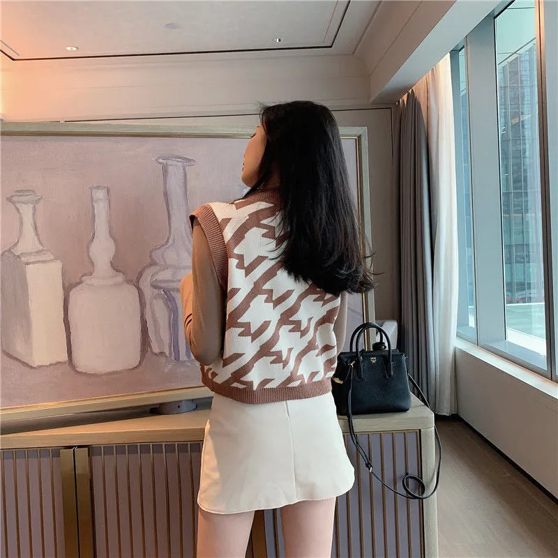 Sleeveless Retro Pattern Knitted Vest Sweater