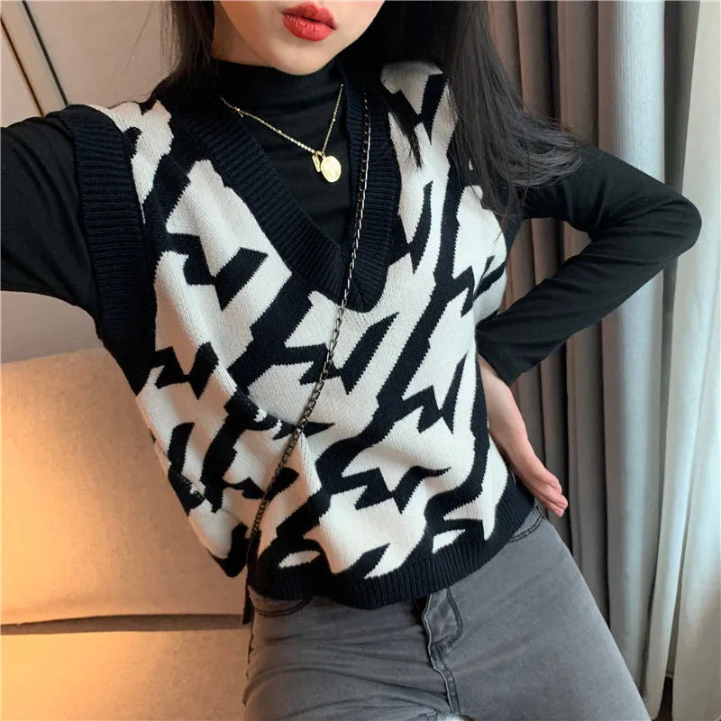 Sleeveless Retro Pattern Knitted Vest Sweater