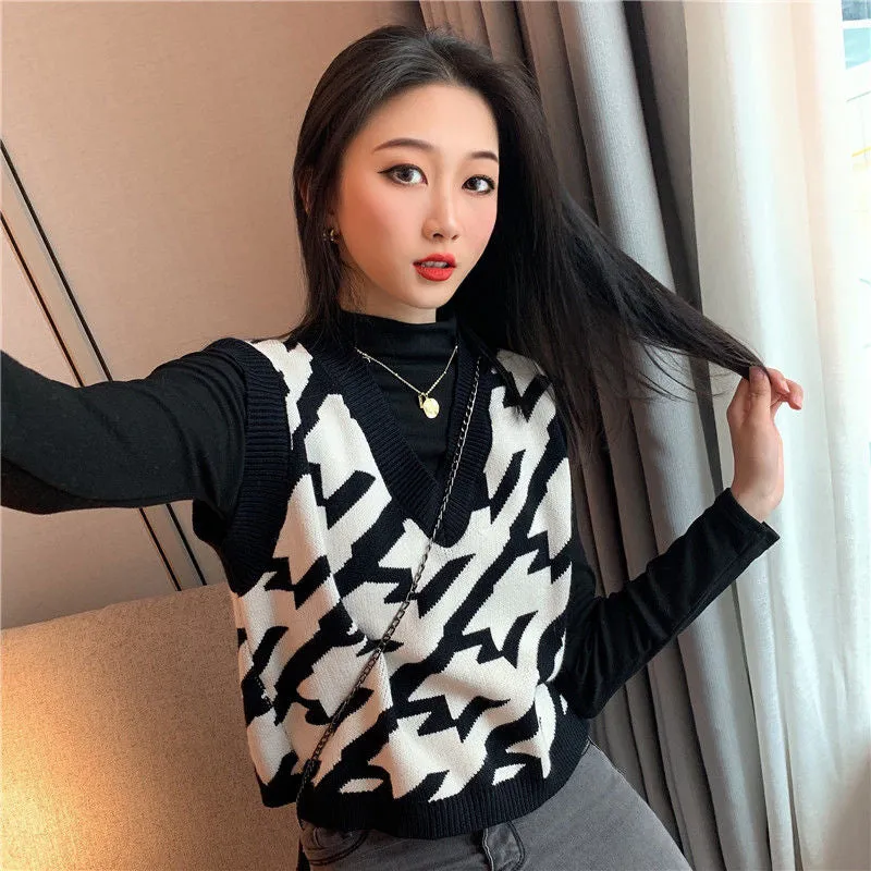 Sleeveless Retro Pattern Knitted Vest Sweater