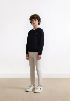 SWEATER GOLA EM BICO COM LOGÓTIPO