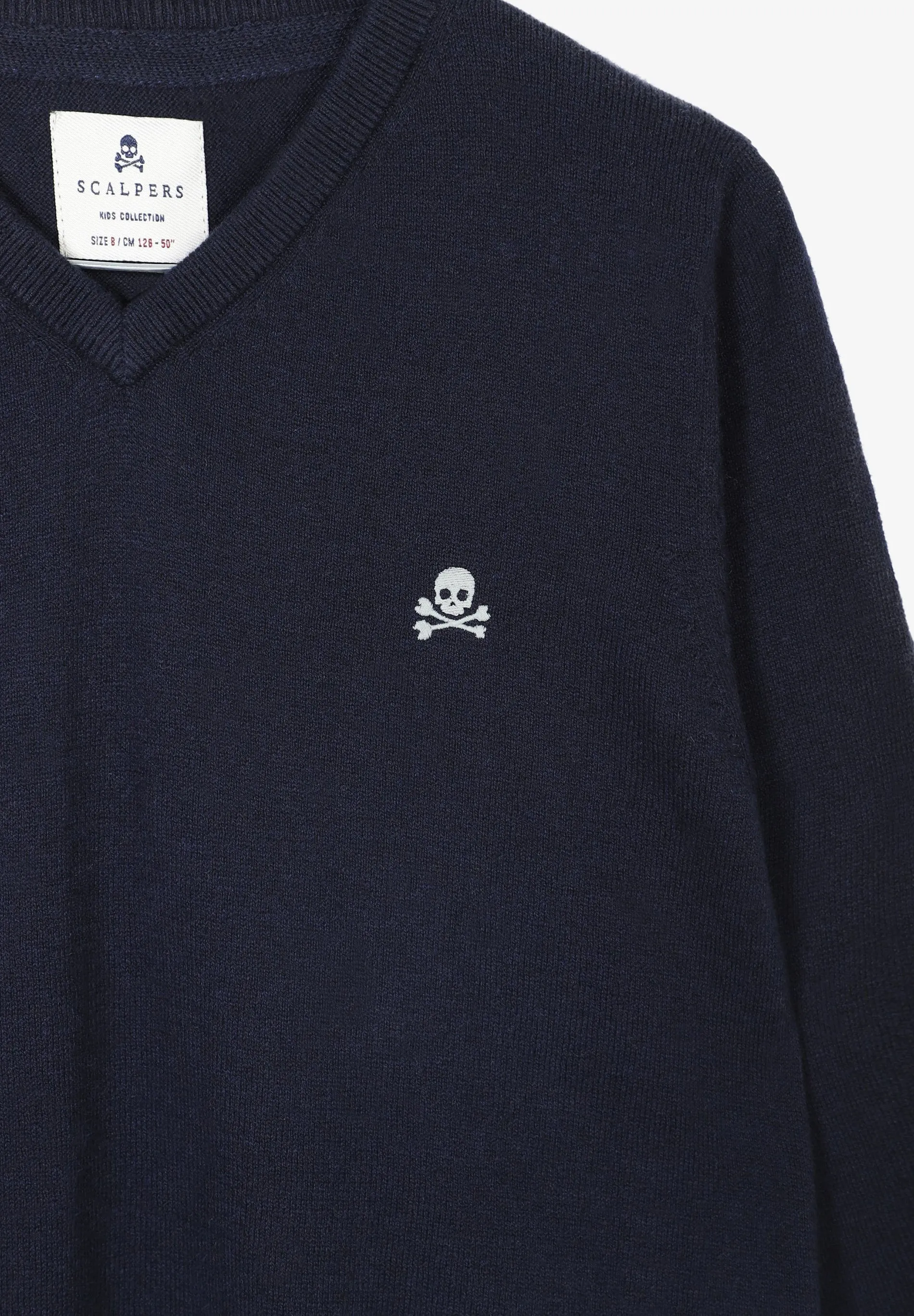SWEATER GOLA EM BICO COM LOGÓTIPO