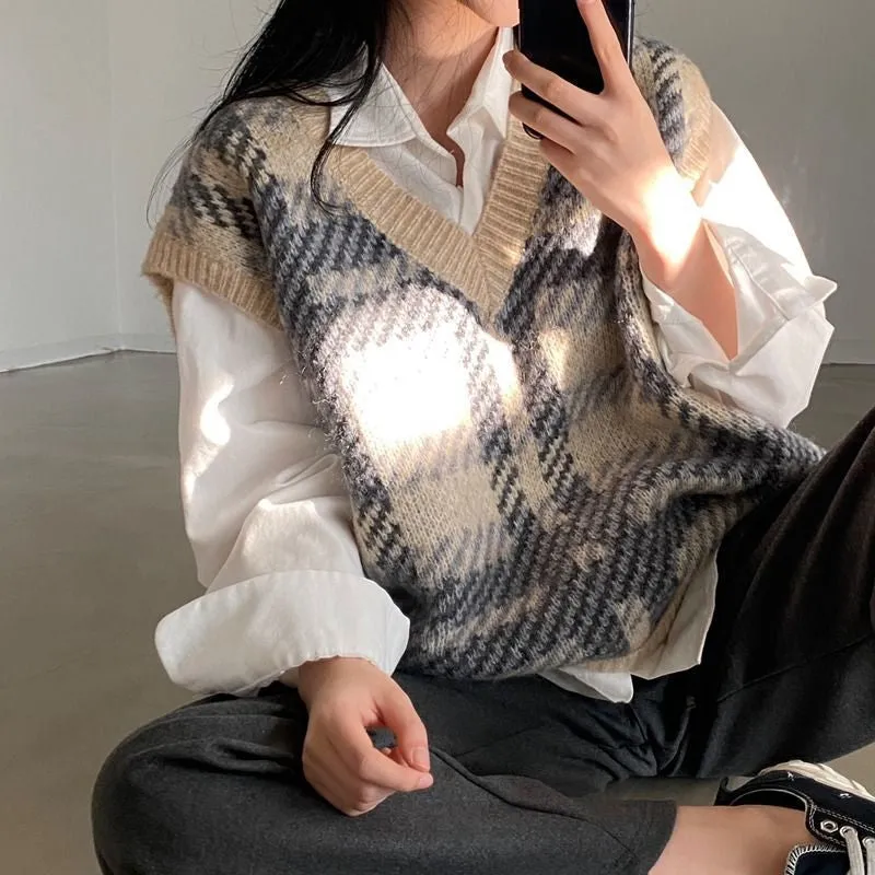 V-Neck Retro Plaid Sleeveless Knitted Sweater